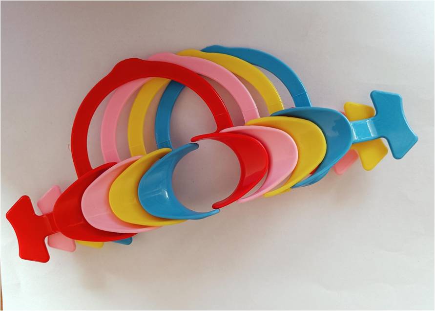 Cheeck Retractor with wings