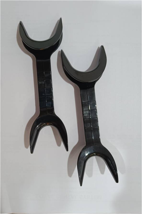 Lip retractor C Type Double sided